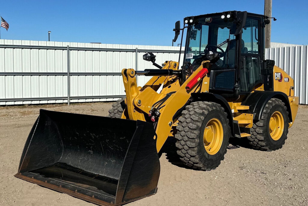 2023 Caterpillar 908