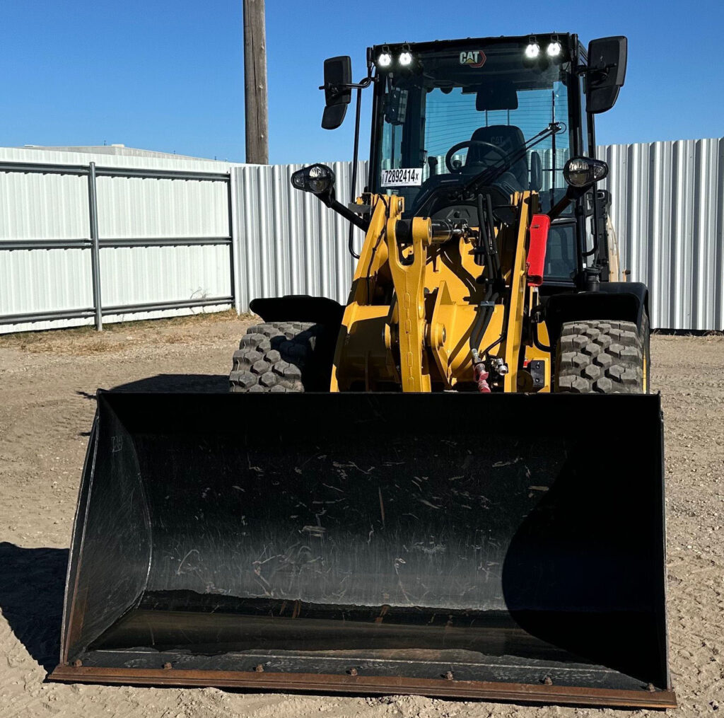 2023 Caterpillar 908