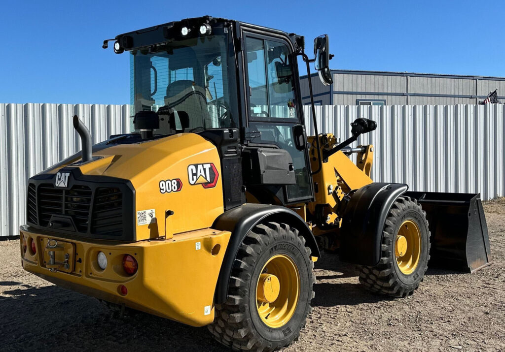 2023 Caterpillar 908